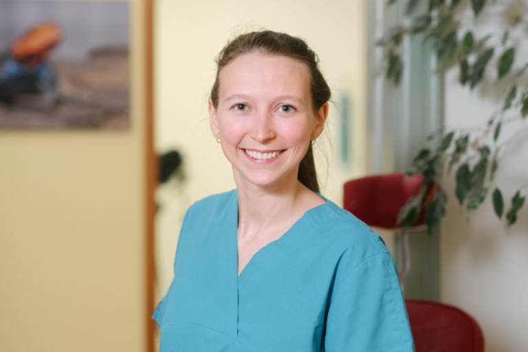 Zahnärzte Bordesholm – Angelika Abend – Team – Theresa Zahnärzte Bordesholm - Angelika Abend - Team - Theresa